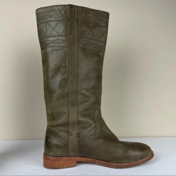 Boots - Picture 4 of 8